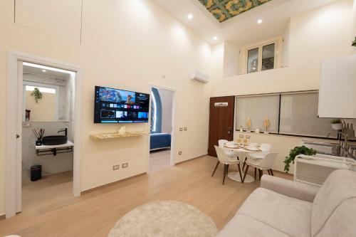 Colosseo Romantic Suite - Tap to explore photos