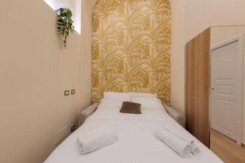 Colosseo Romantic Suite - Tap to explore photos