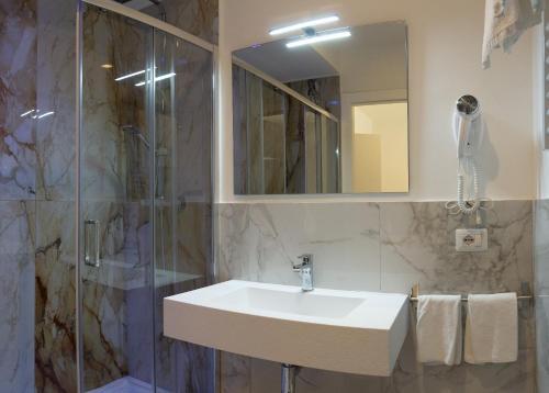 Home at Rome St. Peter Rooms&Apartment Room Type - Double or Twin Room Home at Rome St. Peter Rooms&Apartment Room Type - Double or Twin Room
