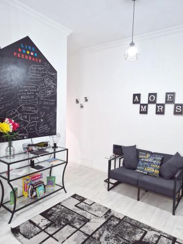AMORES ROMA APARTMENT Family & Friends, 4min da Metro A & 15min per Centro - Tap to explore photos