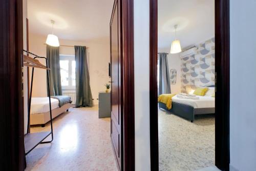 Comfy apartment next to Vatican City - Tap to explore photos