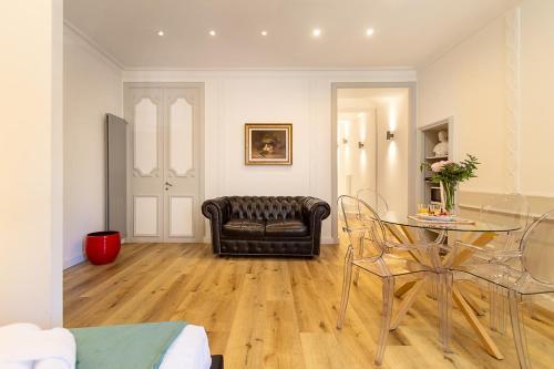 Crispi 30 Stylish Apartment - Tap to explore photos