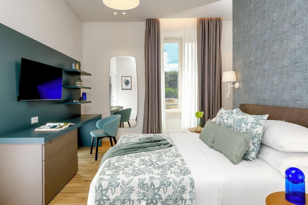 Domus Augustea - Luxury Accommodations - Tap to explore photos