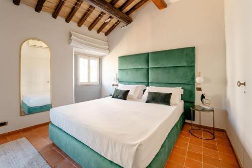 Giulia Penthouse - 5 min Piazza Navona - Tap to explore photos