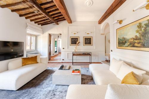 Giulia Penthouse - 5 min Piazza Navona - Tap to explore photos
