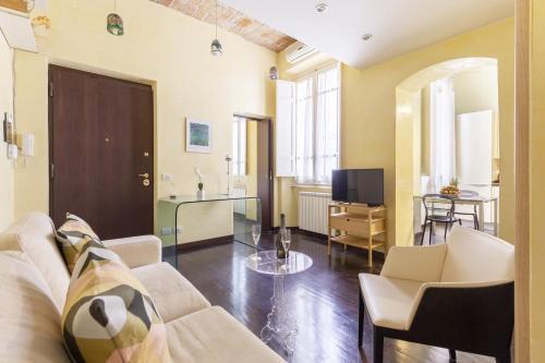 Hostly-Urban Oasis Turati-Few Steps from Colosseum - Tap to explore photos