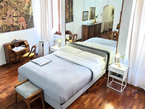 Casa Lovera in Vaticano - Elegant Charming Historic APT - Tap to explore photos