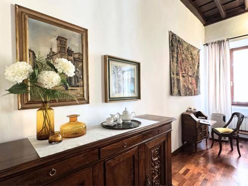 Casa Lovera in Vaticano - Elegant Charming Historic APT - Tap to explore photos