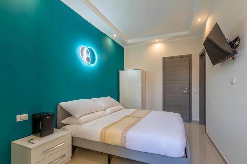Hyper Lodge Termini GuestHouse - Tap to explore photos