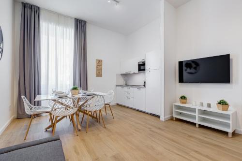 Colonna Luxury Apartment - Tap to explore photos