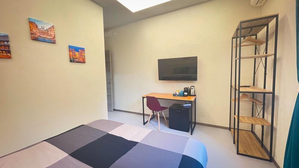 Ele rooms San Pietro - Tap to explore photos
