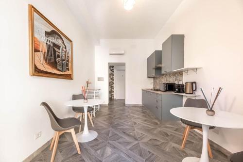 Charming Guest House in the centre of Rome - Tap to explore photos