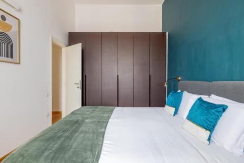 Elegant Apt with Two Bedrooms - Tap to explore photos