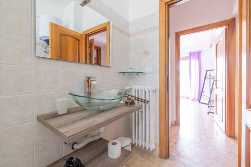 Ambra's bright apartment - Tap to explore photos