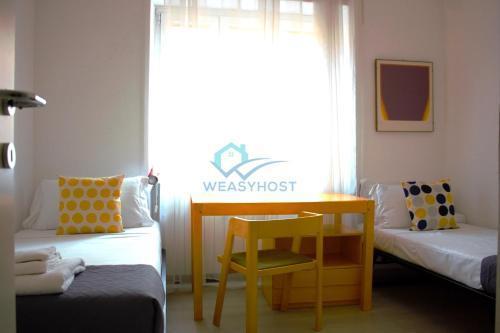 Cozy Haven near Caracalla Baths Your Home in San Giovanni - Tap to explore photos