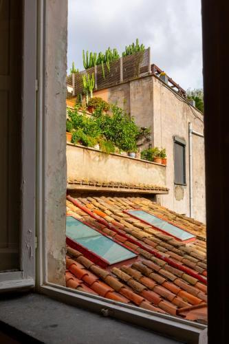 Casa Cecilia Roma - Tap to explore photos