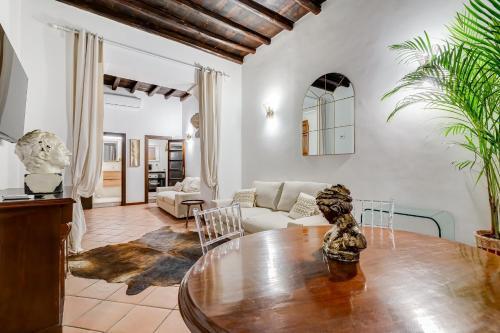 GIULIO CESARE DELUXE - Spanish Step RomeDreamHome - Tap to explore photos