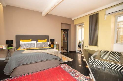 Art Apartment in Trastevere - Tap to explore photos
