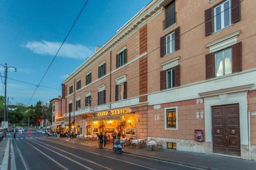 Iconic apartment with unique Colosseum view