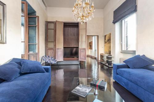 Iconic apartment with unique Colosseum view - Tap to explore photos