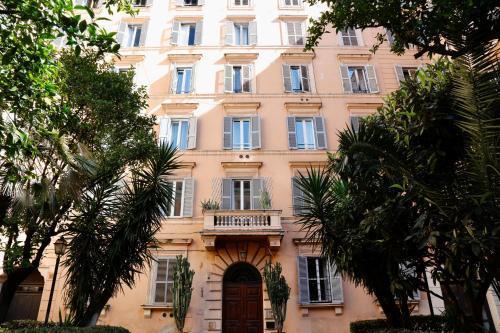 Domus Maxima - Rome Suite & Rooms - Tap to explore photos