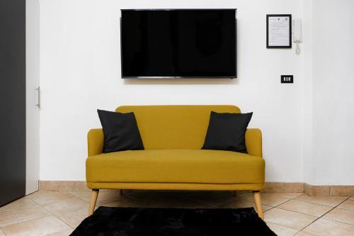 Dea Clodia studio flat - Tap to explore photos