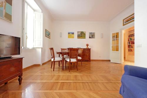 At the Vatican Ottaviano 2 bedrooms 2 baths - Tap to explore photos
