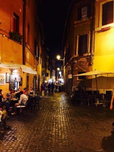 B&B trastevere il vicolo - Tap to explore photos