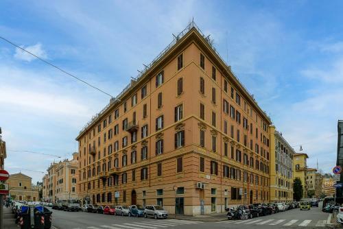 Candia Cento Apartment Vatican Museums - Tap to explore photos