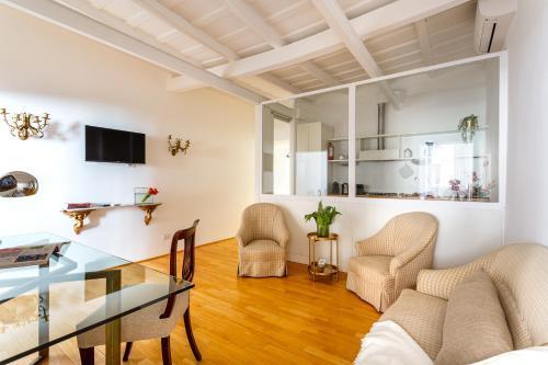 iFlat Spanish Steps Peaceful Apartment - Tap to explore photos