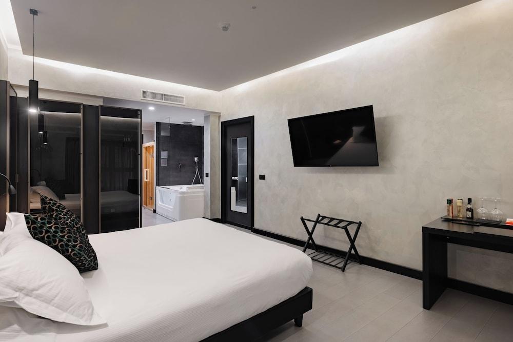 Dream Suite Trevi - Tap to explore photos