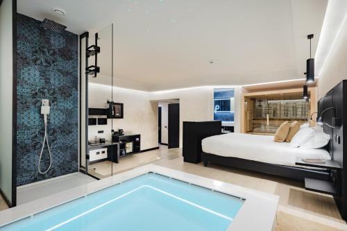Dream Suite Trevi - Tap to explore photos