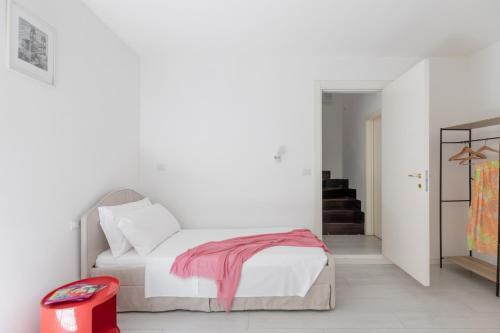 iFlat Colosseum Modern & Peaceful Design Apt - Tap to explore photos