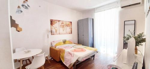 Cheerful flat in funky Rome - Tap to explore photos