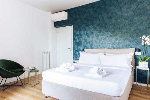 Elysium Suites Colosseo - Tap to explore photos