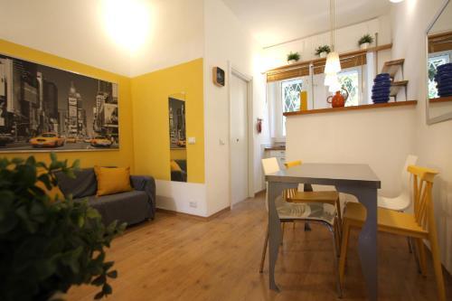 Garbatella 2BR Holiday House - Tap to explore photos