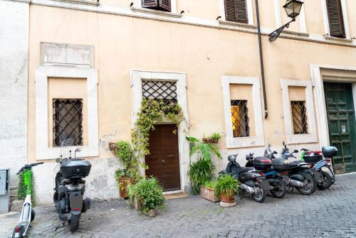 Colosseum Charming Loft - Santa Maria in Carinis - Tap to explore photos