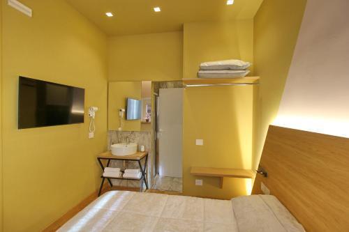 Dea Rome Suites Room Type - Double Room with Private Bathroom