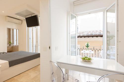 Amazing Cozy Piazza Venezia Room Type - One-Bedroom Apartment