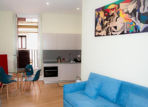 Barberini Bright Apartment - Tap to explore photos