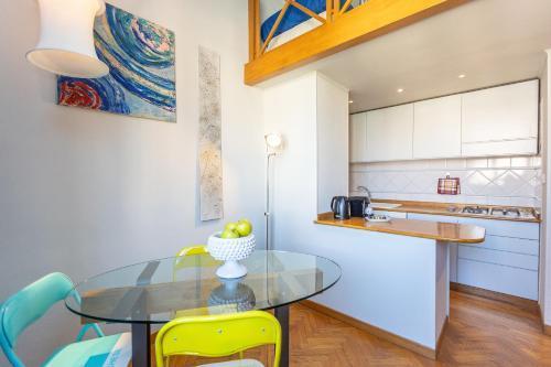 Colosseum bright two Bedroom Apartment - Tap to explore photos