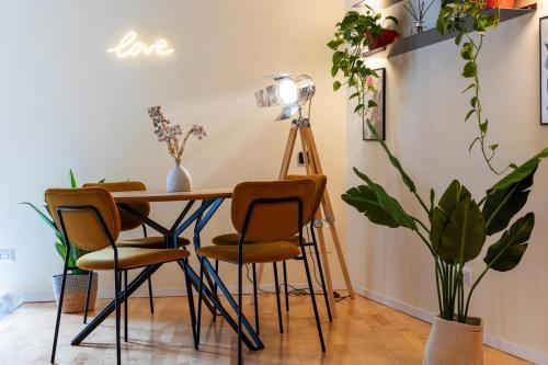 Cantoni 4A - Loft at Colosseum - Tap to explore photos