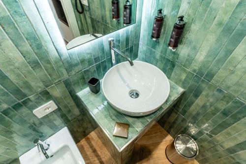 Fantini Rooms-Monti - Tap to explore photos