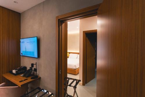J Maluni City Hotel Room Type - Family Room