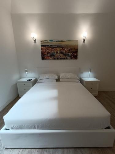 BQ House FORI IMPERIALI Luxury Rooms - Tap to explore photos