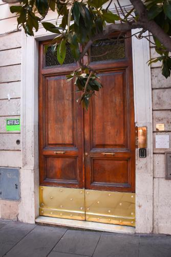 BQ House FORI IMPERIALI Luxury Rooms - Tap to explore photos