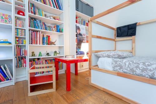 Comfortable apartment in a strategic position - Tap to explore photos