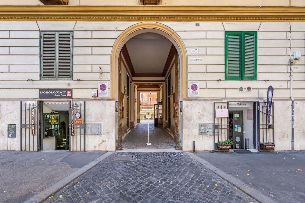 Crescenzio St Peter House