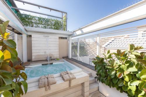 Amazing Piazza Venezia with Jacuzzi and terrace Room Type - Two-Bedroom Apartment Amazing Piazza Venezia with Jacuzzi and terrace Room Type - Two-Bedroom Apartment