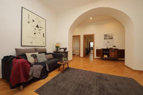 Giant Borghese Apartment - Tap to explore photos